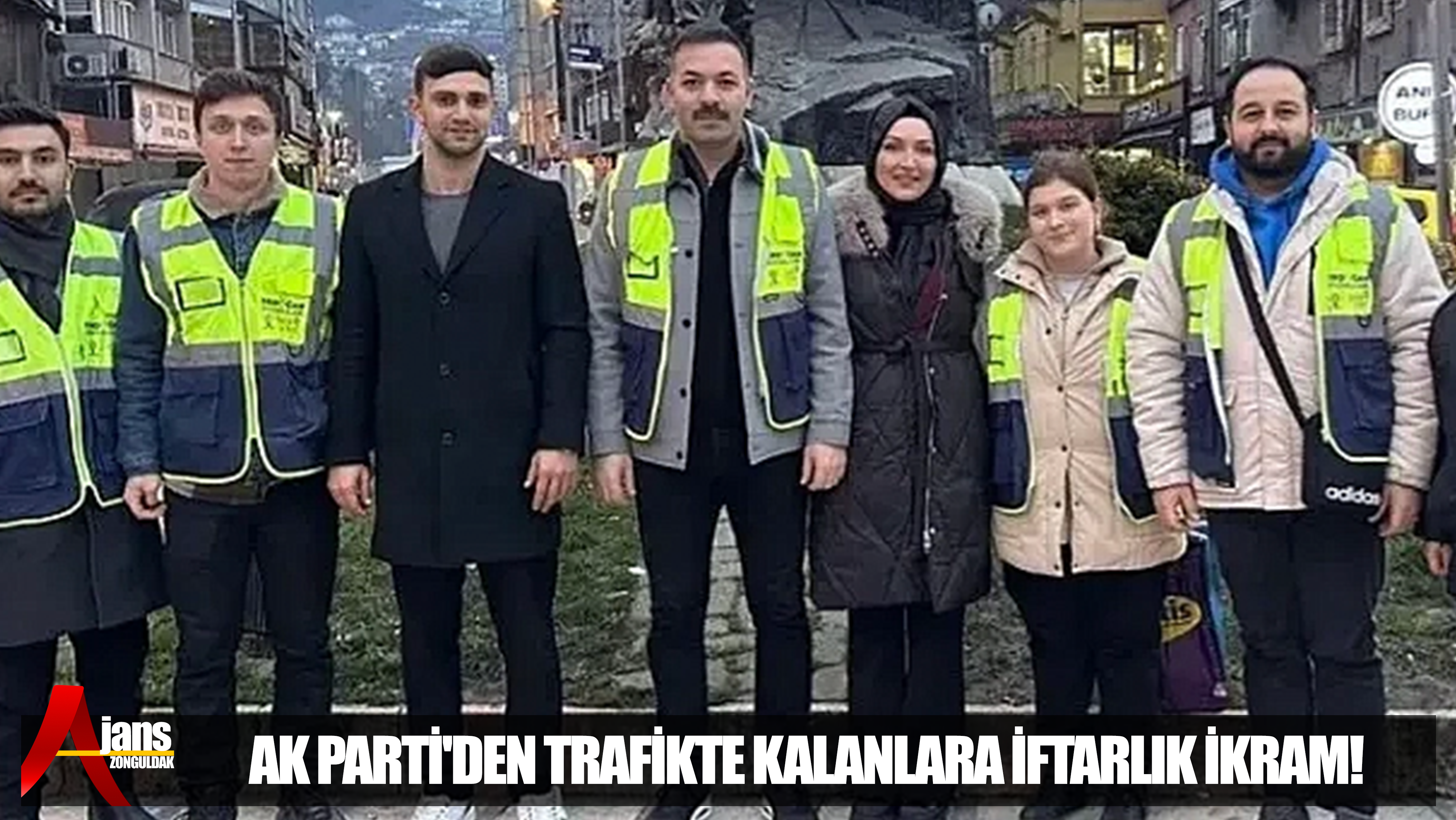 AK Parti’den trafikte kalanlara iftarlık ikram!