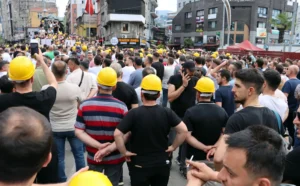 Madenciler bir kez daha sokağa iniyor
