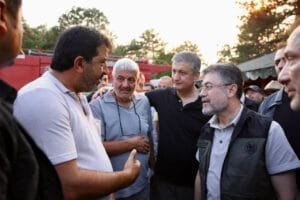Bakan Yumaklı Karabük’te yangın bölgesinde: “Bu yangınlar da sönecek, kimsenin şüphesi olmasın”