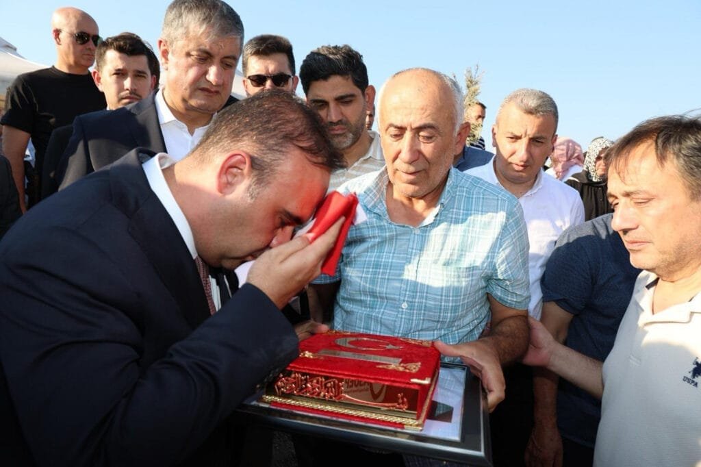 “Kahramanlarımız yeşil vatanı korumak için canlarını ortaya koyuyor”