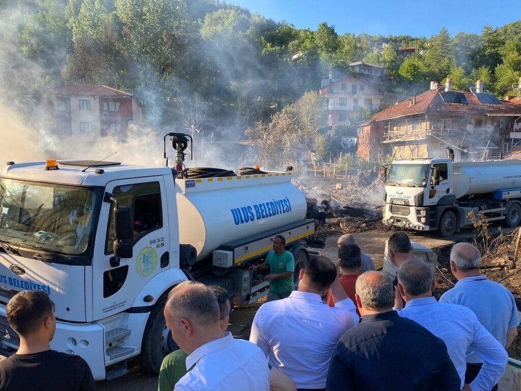 Ulus’ta orman yangını korkuttu: Eldeş Köyü’ndeki alevler kısa sürede kontrol altına alındı