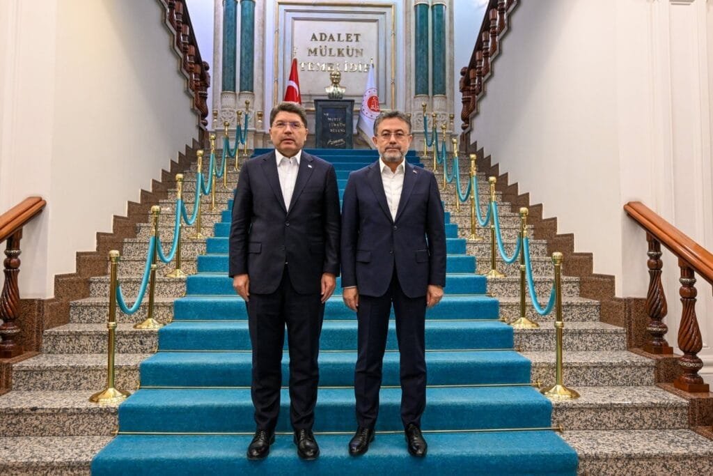 Adalet ve Tarım Bakanları orman yangınlarını görüştü