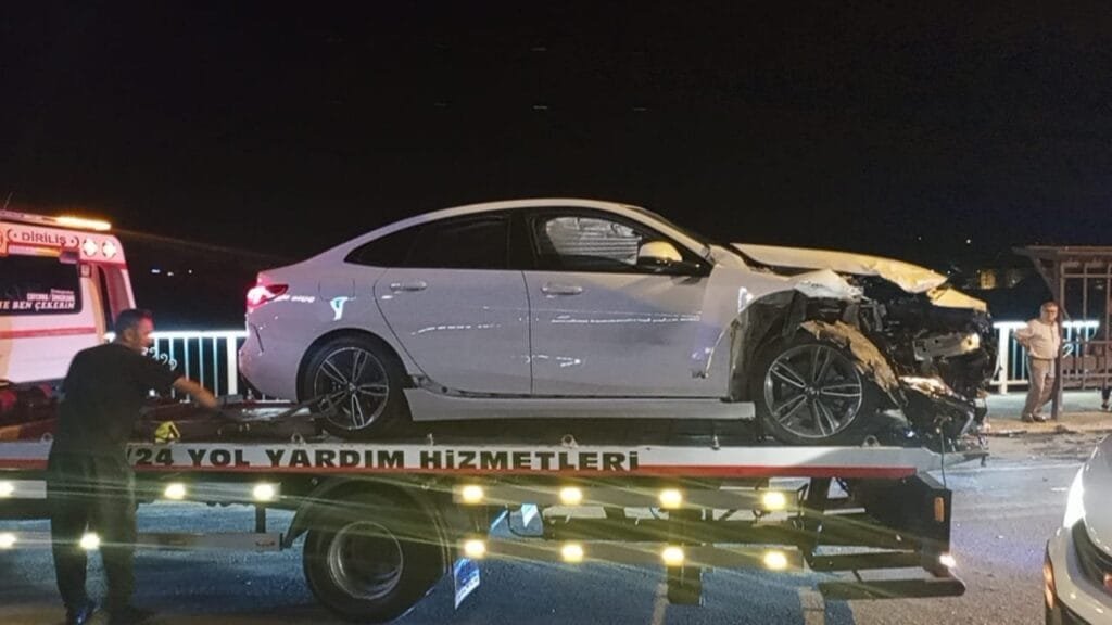 Çaycuma’da zincirleme kaza: Sürücü aracını bırakıp kaçtı