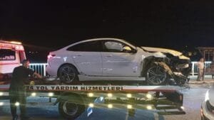Çaycuma’da zincirleme kaza: Sürücü aracını bırakıp kaçtı