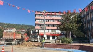 Cumhuriyet Meydanı’nda yenileme çalışmaları devam ediyor
