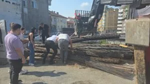 Ereğli’de nefes kesen kurtarma: Yavru kedi hayata tutundu