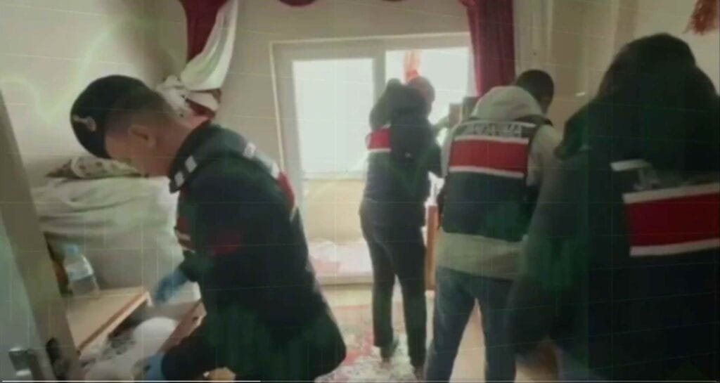 Jandarmadan yasa dışı bahis ve dolandırıcılık operasyonu: 43 şüpheli yakalandı