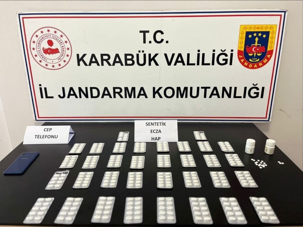 Karabük İl Jandarma’dan Uyuşturucu Operasyonu: 353 Sentetik Ecza Hap Ele Geçirildi