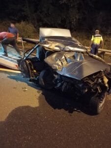 Otomobil park halindeki jandarma minibüsüne çarptı: 1 yaralı