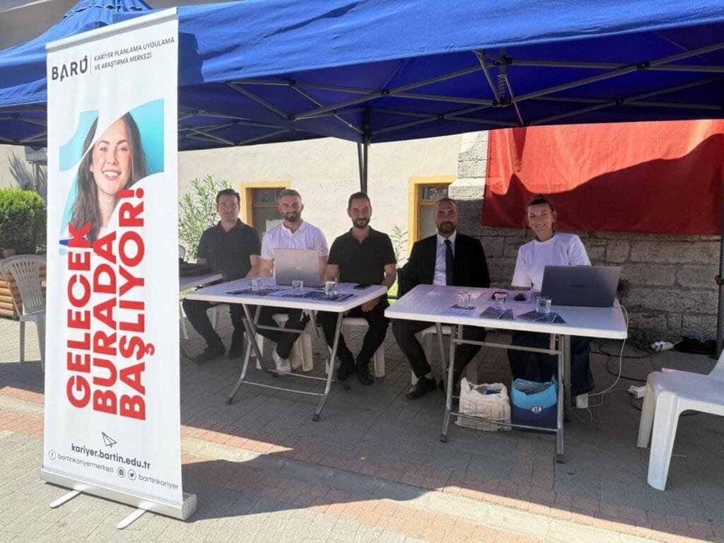 Rektör Akkaya’dan BARÜ’nün tanıtım ve tercih standına ziyaret