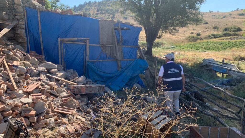 Sındırgı depreminde 729 bina ağır hasarlı tespit edildi