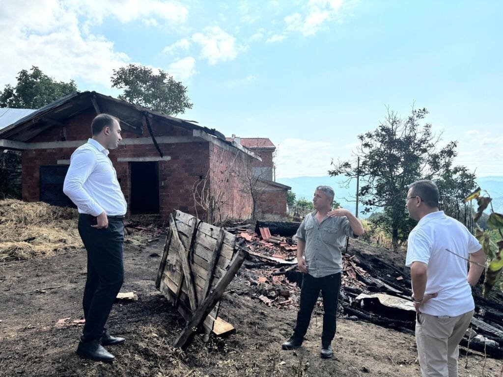 Ulus Kaymakamı Kadiroğlu, yangın bölgesinde incelemelerde bulundu