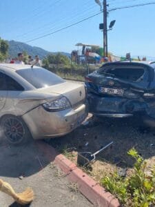 Zonguldak’ta zincirleme trafik kazası: 5 araç birbirine girdi