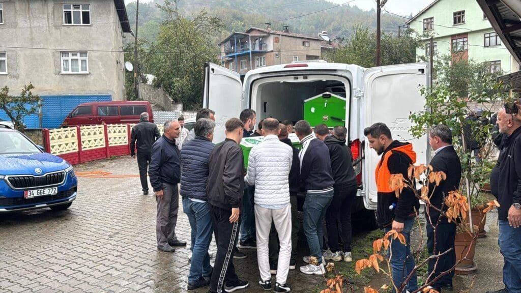 Bıçaklanarak öldürülen Dilara Yıldırım son yolculuğuna uğurlandı