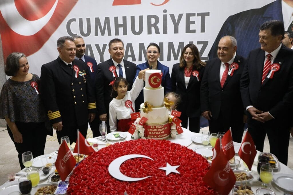 Bartın’da 29 Ekim kabul töreni Camlı Salon’da yapıldı