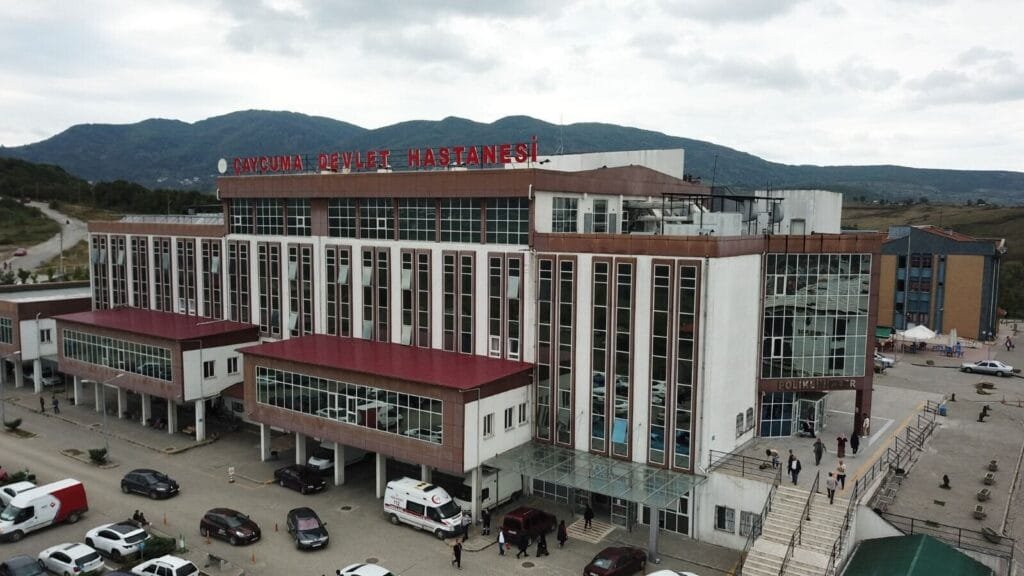 Çaycuma’da 16 Yaşındaki Kız Hastanede Doğum Yaptı: Bebek Hayatını Kaybetti