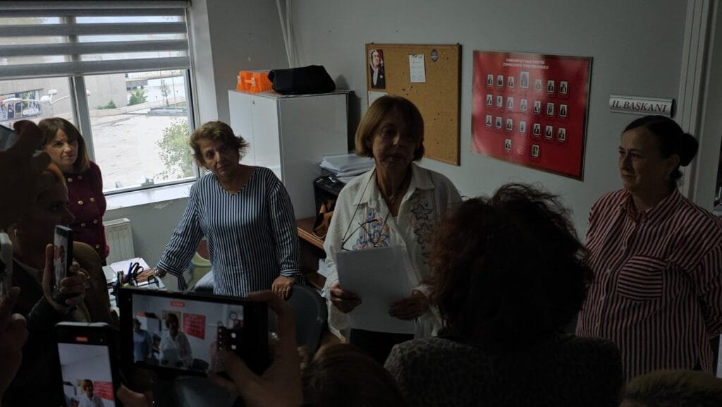 CHP Zonguldak merkez ilçe kadın kolları yöneticileri istifa etti
