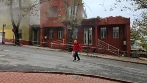 Kontrollü yıkım sırasında yürekler ağza geldi