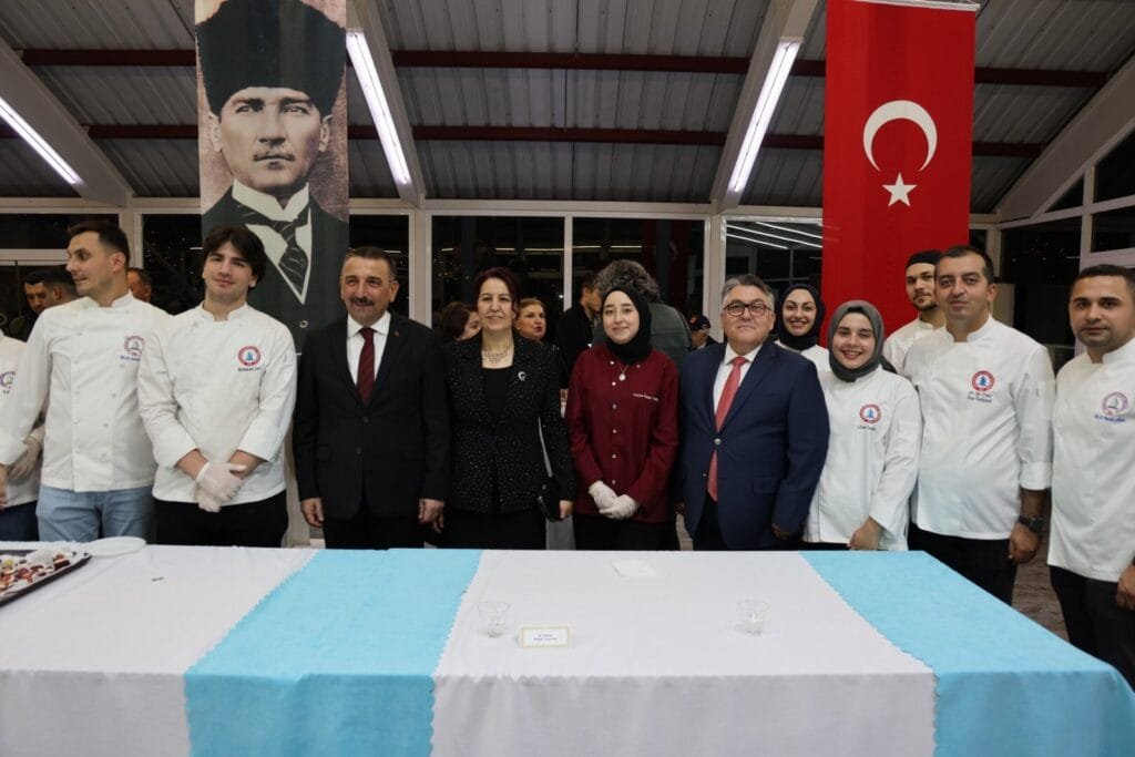 Özölçer, Cumhuriyet’in 102. Yılı Onuruna Düzenlenen resepsiyona katıldı