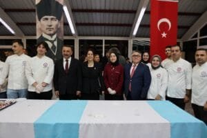 Özölçer, Cumhuriyet’in 102. Yılı Onuruna Düzenlenen resepsiyona katıldı