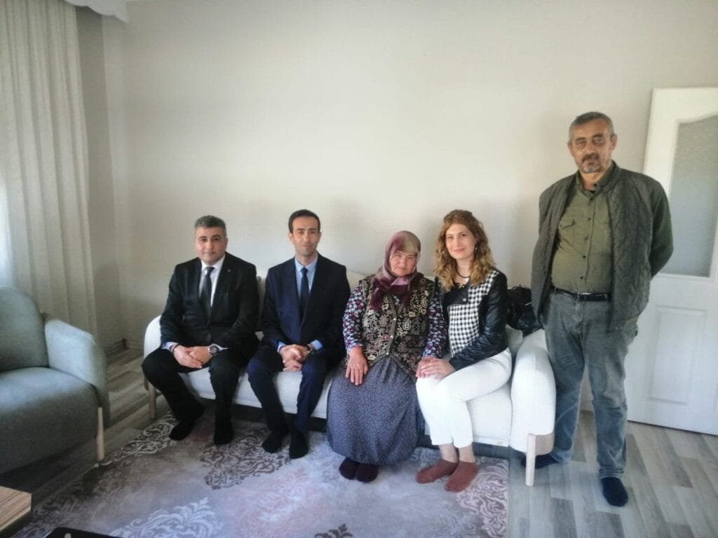 Şehit J. Uzm. Çvş. Ömer Eroğlu Kabri Başında Dualarla Anıldı, Ailesi Ziyaret Edildi