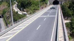 Zonguldak’ta geri manevra yapan halk otobüsü kazaya neden oldu