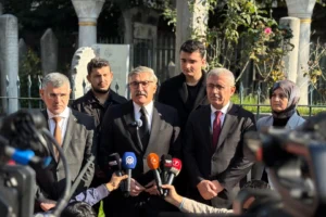 AK Parti Kültür ve Sanat Politikaları Başkanlığından Sezai Karakoç’un ölüm yıldönümünde kabrine ziyaret