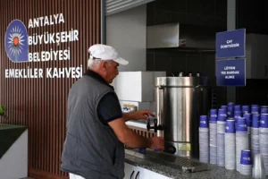 Antalya Büyükşehir’in Emekli Kahveleri'ne büyük ilgi