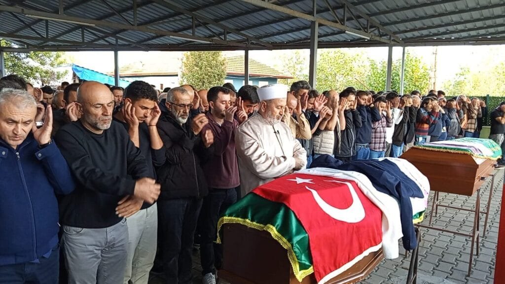 Çaycuma’daki kahvehane baskınında yaşamını yitiren 2 kişi toprağa verildi