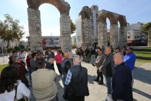 İzmirli turist rehberlerinden Efes Tarlası Yaşam Köyü’ne eğitim ziyareti