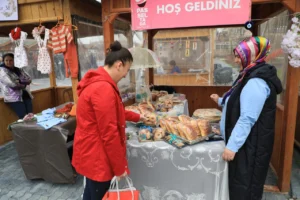 Kayseri Talas'ın Maharetli Eller Kadın Üretici Pazarı'na büyük ilgi