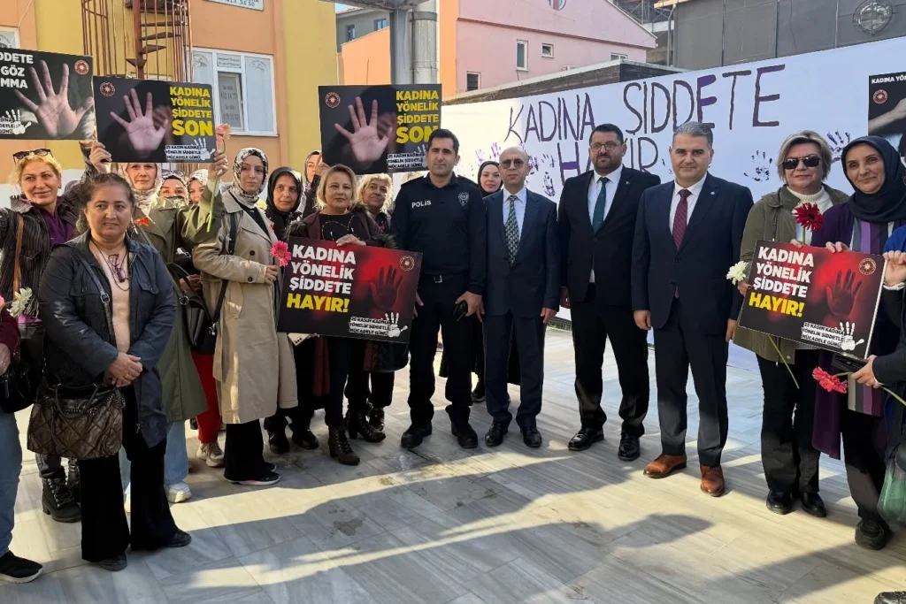 Kocaeli Gölcük’te kadına şiddete karşı farkındalık etkinliği