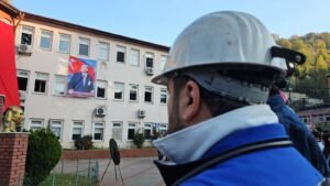 Madencilerden Atatürk’e saygı duruşu