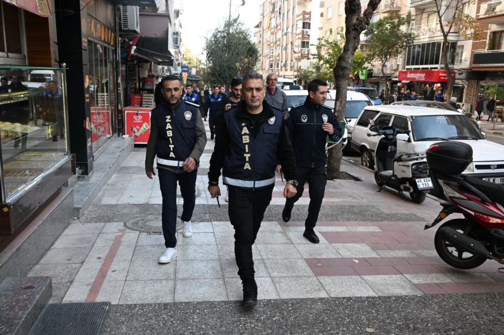 Manisa’da kaldırım işgallerine zabıta müdahalesi