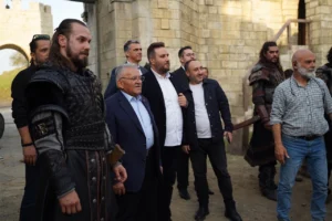 Memduh Büyükkılıç'tan İstanbul'da film platosuna ziyaret