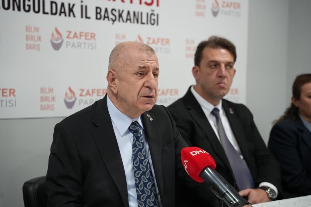 Özdağ, “İmralı’ya gittiğiniz zaman, Öcalan’ın pis elini sıkacak mısınız? Abdullah bey mi diyeceksiniz?”