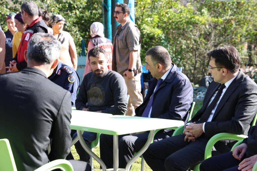 Vali Hacıbektaşoğlu ve Protokol Üyelerinden Çaycuma’da Taziye Ziyareti