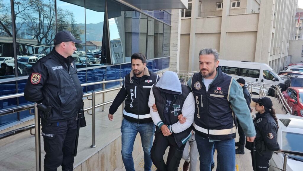 Zonguldak’ta polis ekiplerince pos tefeciliğine yönelik yürütülen soruşturma kapsamında gözaltına alınan 3 şüpheliden 2’si tutuklandı.