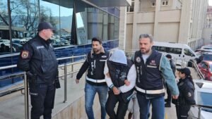 Zonguldak’ta polis ekiplerince pos tefeciliğine yönelik yürütülen soruşturma kapsamında gözaltına alınan 3 şüpheliden 2’si tutuklandı.