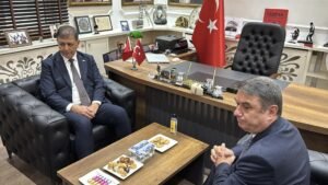 Başkan Tugay’dan “Çıplak Ayak” Eylemi Açıklaması: Sorunu Birkaç Güne Çözüyoruz