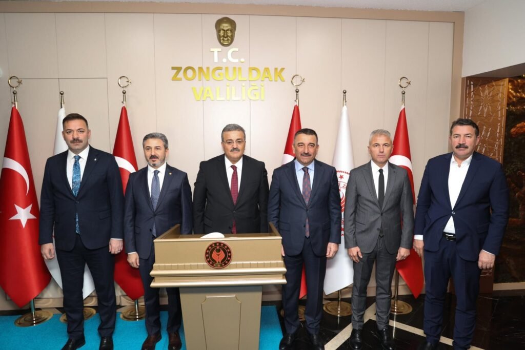 Çalışma Bakanlığı Heyeti Valilikte: Şeref Defterini İmzaladılar
