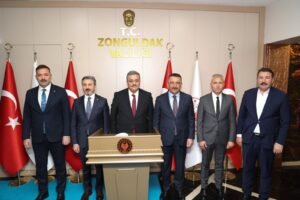 Çalışma Bakanlığı Heyeti Valilikte: Şeref Defterini İmzaladılar