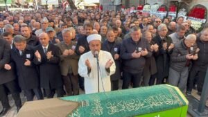 Tekin’in annesi son yolculuğuna uğurlandı