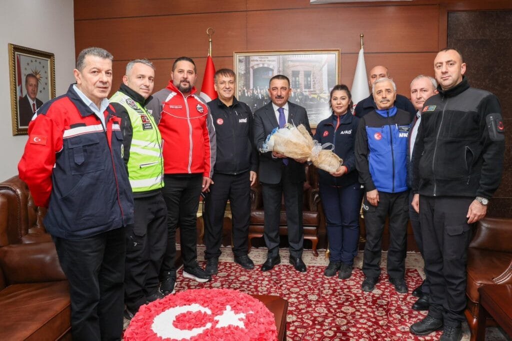 Vali Hacıbektaşoğlu, AFAD’ın 16. kuruluş yıl dönümünde kurum temsilcilerini kabul etti
