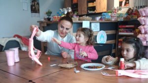 Anne Kafe’de bayram feneri yapımı etkinliği renkli anlara sahne oldu