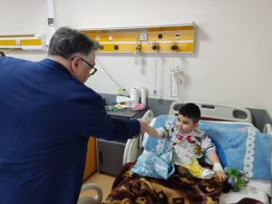 BEUN Rektörü Özölçer’den bayram ziyareti: hastalar ve sağlık çalışanlarıyla bayramlaştı