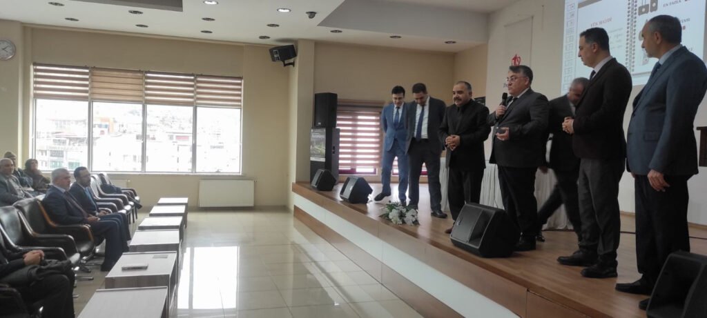 BEUN Rektörü Özölçer, hacı adayları için düzenlenen eğitim seminerine katıldı