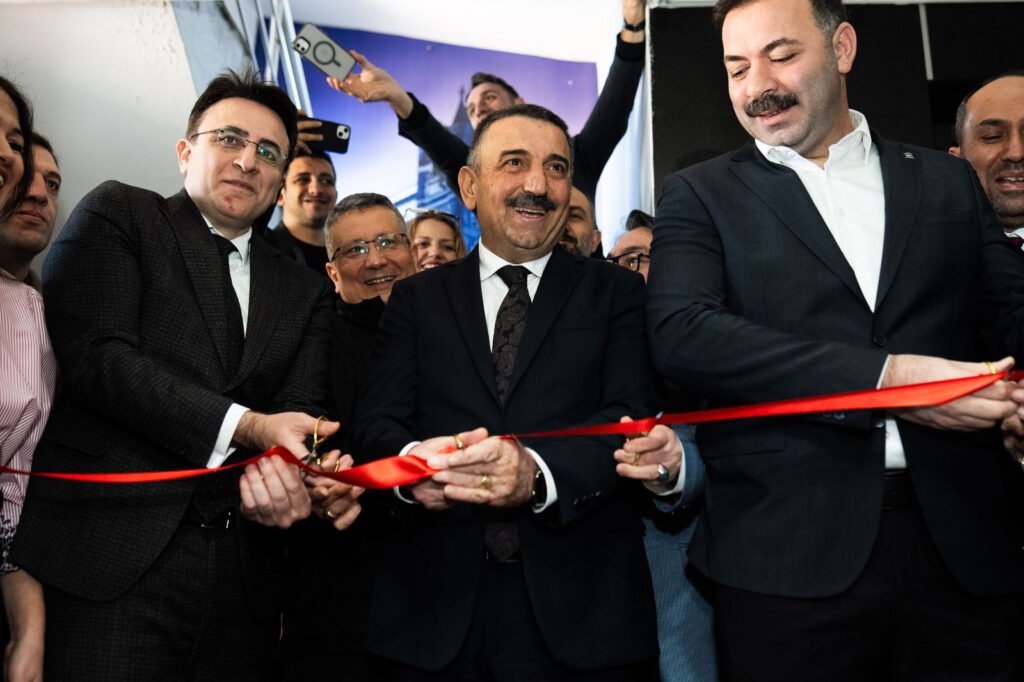 KGD’de muhteşem açılış: Derneğe kadın eli değdiği belli oluyor