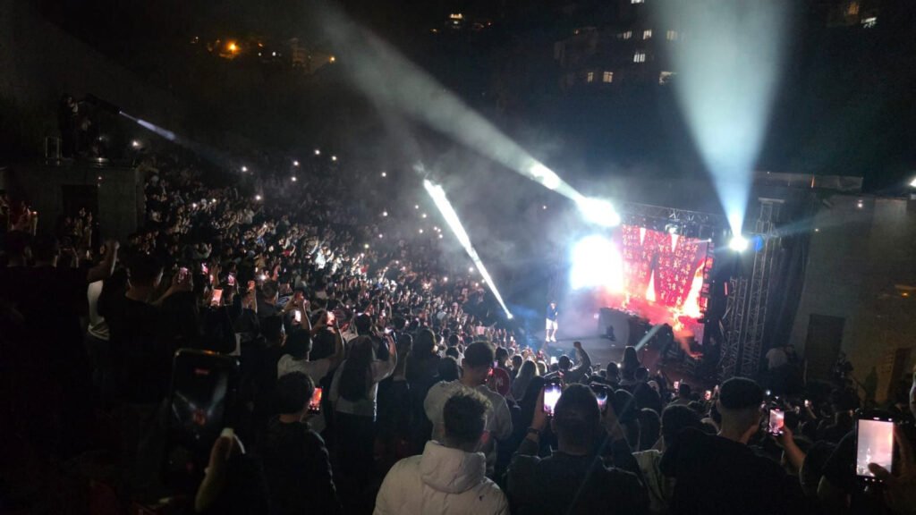 Karadeniz Ereğli’de Wegh Rüzgarı: Gençler Konserde Coştu