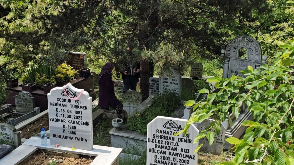 Zonguldak’ta bayram öncesi kabristanlara ziyaretçi akını